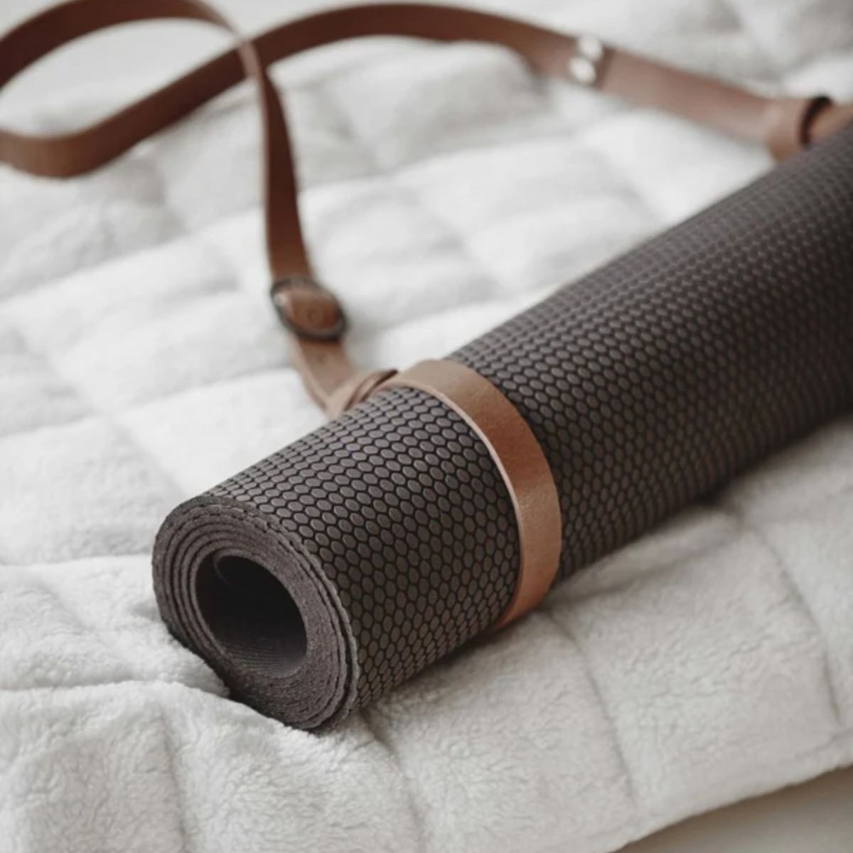 Simple Days | Bærestrop i læder til yoga måtte