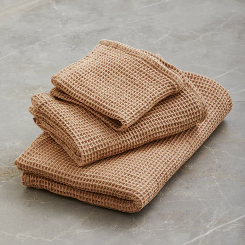 AYÜ | Vaffel badehåndklæde i Økologisk Bomuld - Kapha - Mørk beige