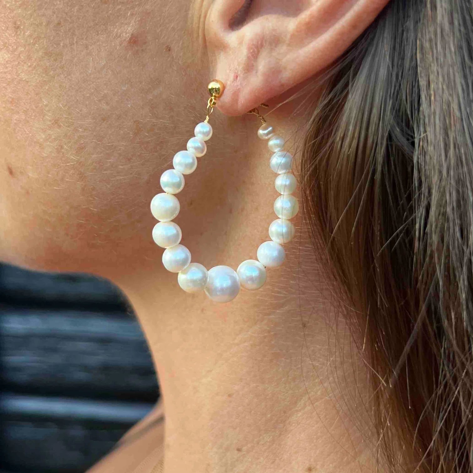 DROPPS BY SZHIRLEY - ØRERINGESÆT - 18 KARAT FORGYLDT MED FERSKVANDSPERLER - PEARLSWIRL