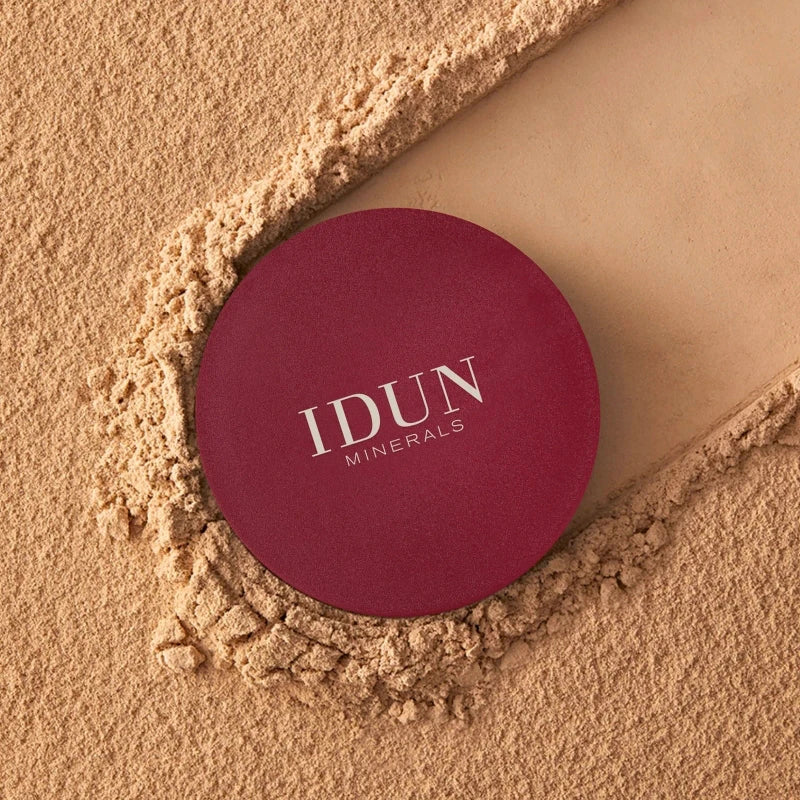 Idun - Mineral Powder Foundation - Embla - 045 - Warm Medium/Dark 7 g.