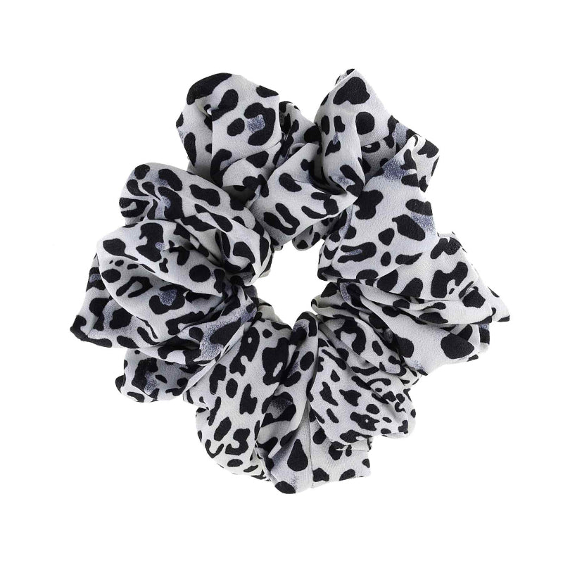 ByStær - Isabella Scrunchie - Grå Leopard - 18 cm.