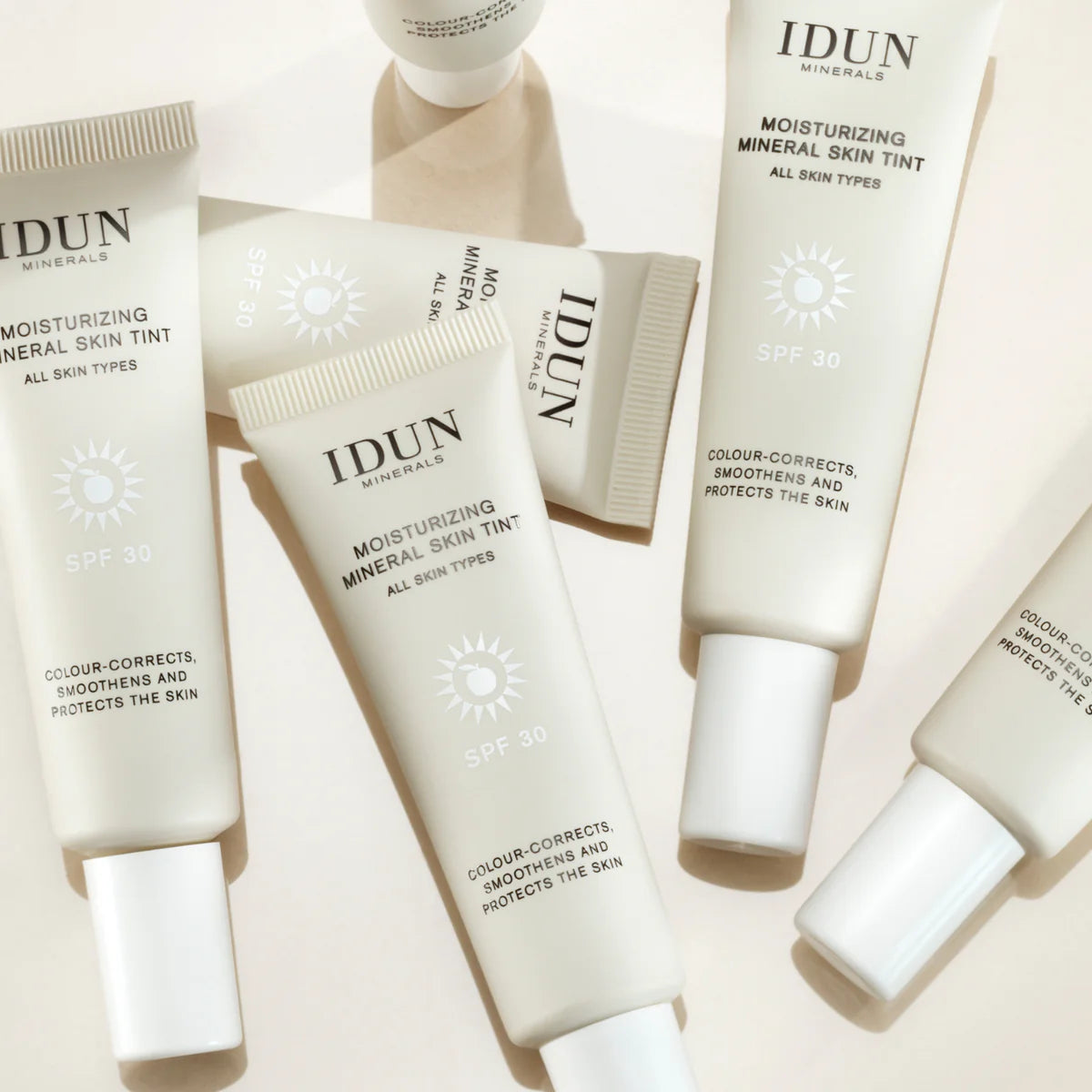 Idun - MOISTURIZING MINERAL SKIN TINT SPF 30 - Djurgården - Light/Neutral - 417